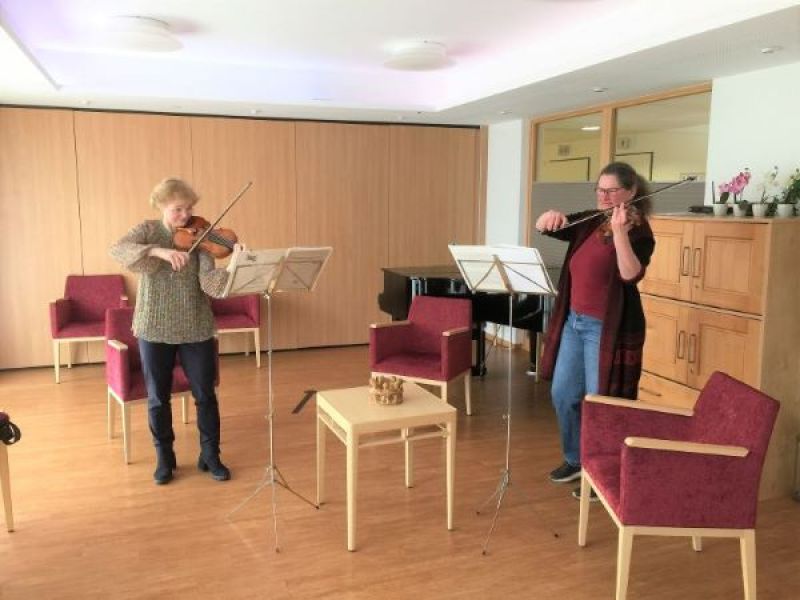 Annette Schäfer und Monika Bruggaier bei der Probe vor dem Fest.JPG